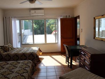 CASA CON CANCHA DE TENIS EN VENTA TEQUES