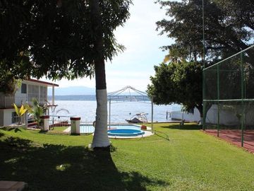 CASA CON CANCHA DE TENIS EN VENTA TEQUES