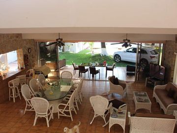CASA CON CANCHA DE TENIS EN VENTA TEQUES