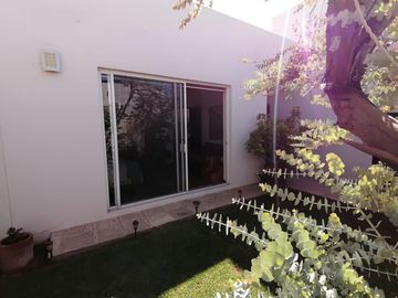 Casa de un solo Nivel de Diseño en Venta Fraccionamiento Atras de Plaza San Diego