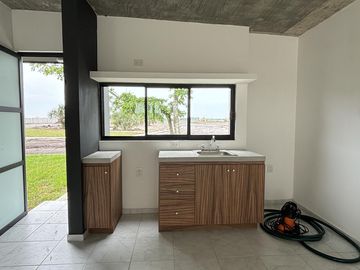 PUERTA DEL SOL, Casa en VENTA de UNA PLANTA con ALBERCA, 2 recamaras