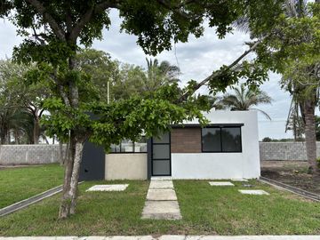 PUERTA DEL SOL, Casa en VENTA de UNA PLANTA con ALBERCA, 2 recamaras