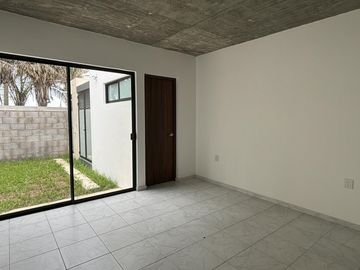 PUERTA DEL SOL, Casa en VENTA de UNA PLANTA con ALBERCA, 2 recamaras