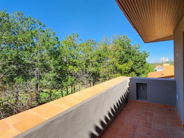 Casa en  Venta en Club de Golf Altozano colinda con Campo de Golf