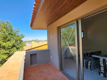 Casa en  Venta en Club de Golf Altozano colinda con Campo de Golf