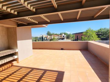 Casa en  Venta en Club de Golf Altozano colinda con Campo de Golf