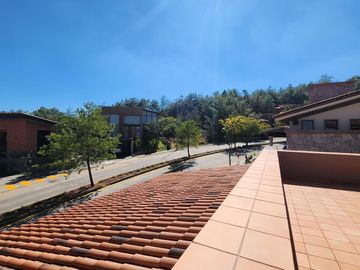 Casa en  Venta en Club de Golf Altozano colinda con Campo de Golf