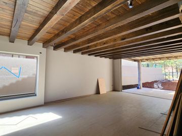 Casa en  Venta en Club de Golf Altozano colinda con Campo de Golf