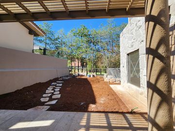 Casa en  Venta en Club de Golf Altozano colinda con Campo de Golf