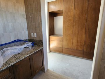 Casa en  Venta en Club de Golf Altozano colinda con Campo de Golf