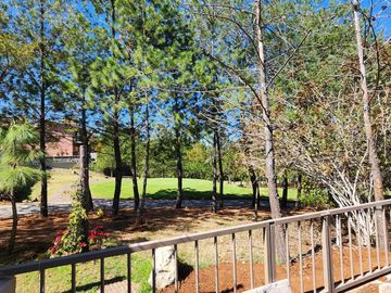 Casa en  Venta en Club de Golf Altozano colinda con Campo de Golf