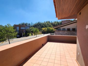 Casa en  Venta en Club de Golf Altozano colinda con Campo de Golf