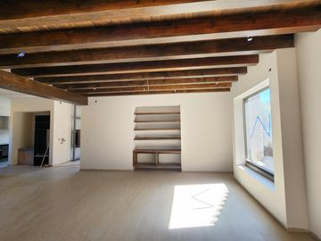 Casa en  Venta en Club de Golf Altozano colinda con Campo de Golf
