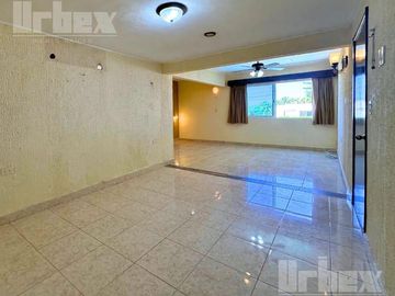 Venta de casa con departamento independiente cerca del Malecón de la Ciudad de Campeche.