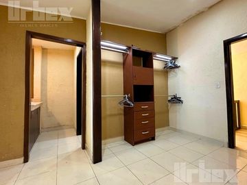 Venta de casa con departamento independiente cerca del Malecón de la Ciudad de Campeche.