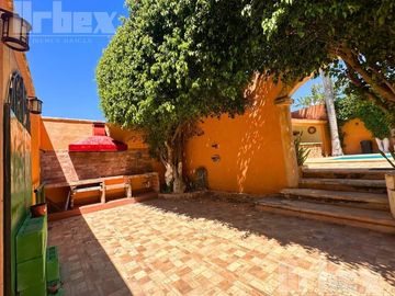 Venta de casa con departamento independiente cerca del Malecón de la Ciudad de Campeche.