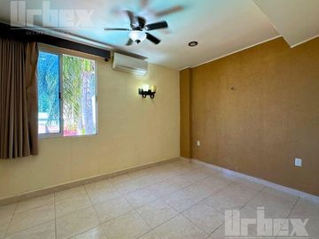 Venta de casa con departamento independiente cerca del Malecón de la Ciudad de Campeche.