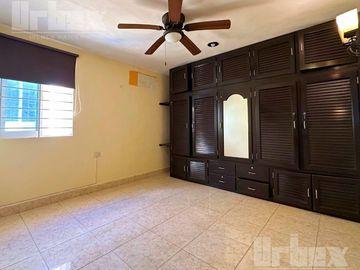 Venta de casa con departamento independiente cerca del Malecón de la Ciudad de Campeche.