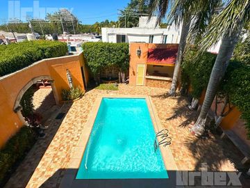 Venta de casa con departamento independiente cerca del Malecón de la Ciudad de Campeche.