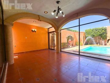 Venta de casa con departamento independiente cerca del Malecón de la Ciudad de Campeche.