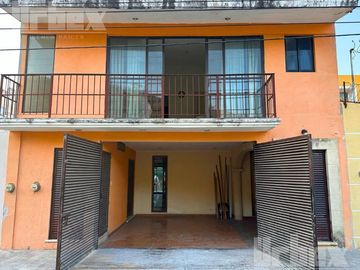 Venta de casa con departamento independiente cerca del Malecón de la Ciudad de Campeche.