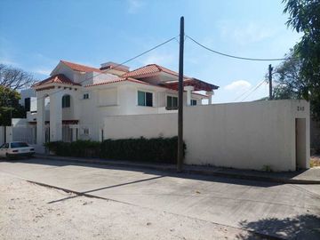 CASA EN VENTA EN  FRACCIONAMIENTO COLINAS DEL SUR