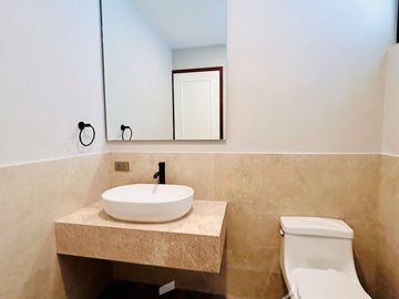 Casa en venta con diseño exclusivo en Fracc. Paseo de la Reina