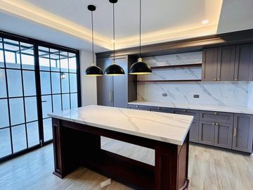 Casa en venta con diseño exclusivo en Fracc. Paseo de la Reina