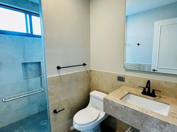 Casa en venta con diseño exclusivo en Fracc. Paseo de la Reina