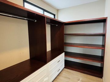 Casa en venta con diseño exclusivo en Fracc. Paseo de la Reina