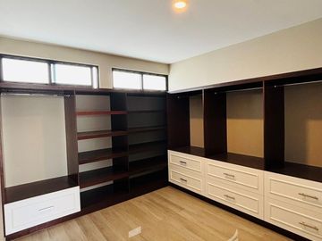 Casa en venta con diseño exclusivo en Fracc. Paseo de la Reina