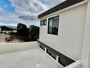 Casa en venta con diseño exclusivo en Fracc. Paseo de la Reina
