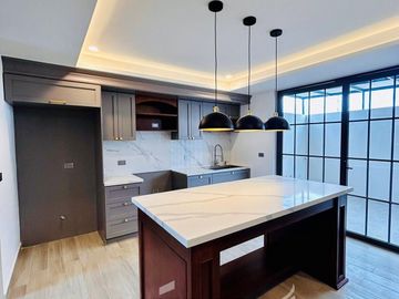 Casa en venta con diseño exclusivo en Fracc. Paseo de la Reina