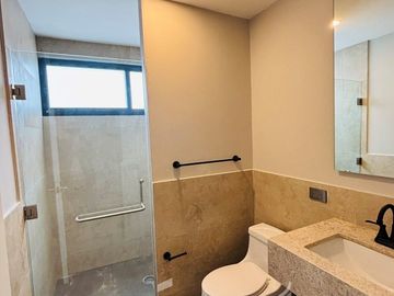 Casa en venta con diseño exclusivo en Fracc. Paseo de la Reina