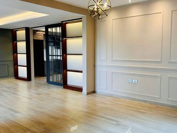 Casa en venta con diseño exclusivo en Fracc. Paseo de la Reina