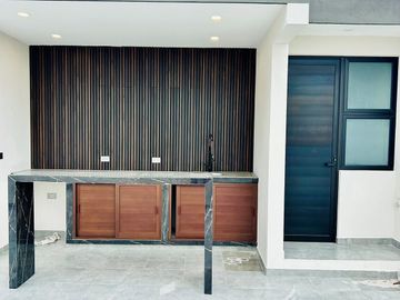 Casa en venta con diseño exclusivo en Fracc. Paseo de la Reina