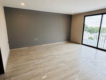 Casa en venta con diseño exclusivo en Fracc. Paseo de la Reina
