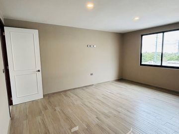 Casa en venta con diseño exclusivo en Fracc. Paseo de la Reina