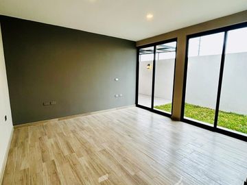 Casa en venta con diseño exclusivo en Fracc. Paseo de la Reina