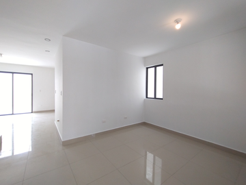 Casa en Venta en Fontana Provenzal, Guadalupe - Alberca y Amenidades