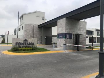 Casa en Venta en Fontana Provenzal, Guadalupe - Alberca y Amenidades