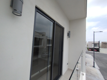 Casa en Venta en Fontana Provenzal, Guadalupe - Alberca y Amenidades
