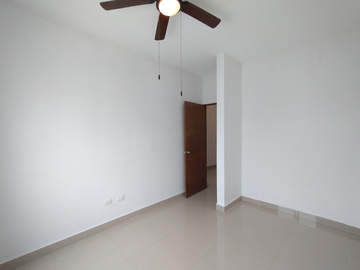 Casa en Venta en Fontana Provenzal, Guadalupe - Alberca y Amenidades