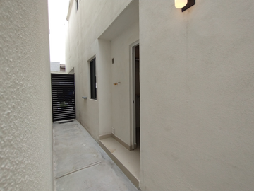 Casa en Venta en Fontana Provenzal, Guadalupe - Alberca y Amenidades