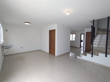 Casa en Venta en Fontana Provenzal, Guadalupe - Alberca y Amenidades