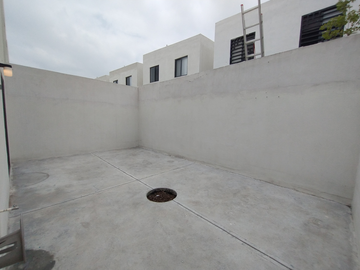 Casa en Venta en Fontana Provenzal, Guadalupe - Alberca y Amenidades
