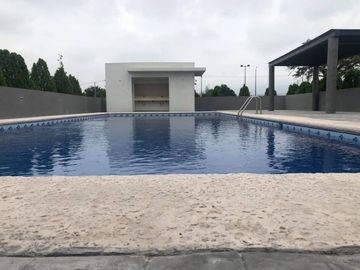 Casa en Venta en Fontana Provenzal, Guadalupe - Alberca y Amenidades