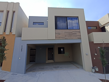 Casa en Venta en Rincón de la Sierra, García | 3 Recámaras, 3 Baños