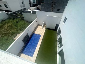 Casa en Venta en La Encomienda, Escobedo, 4 Recámaras, Alberca y Frente a Parque