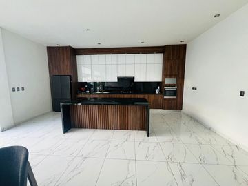 Casa en Venta en La Encomienda, Escobedo, 4 Recámaras, Alberca y Frente a Parque